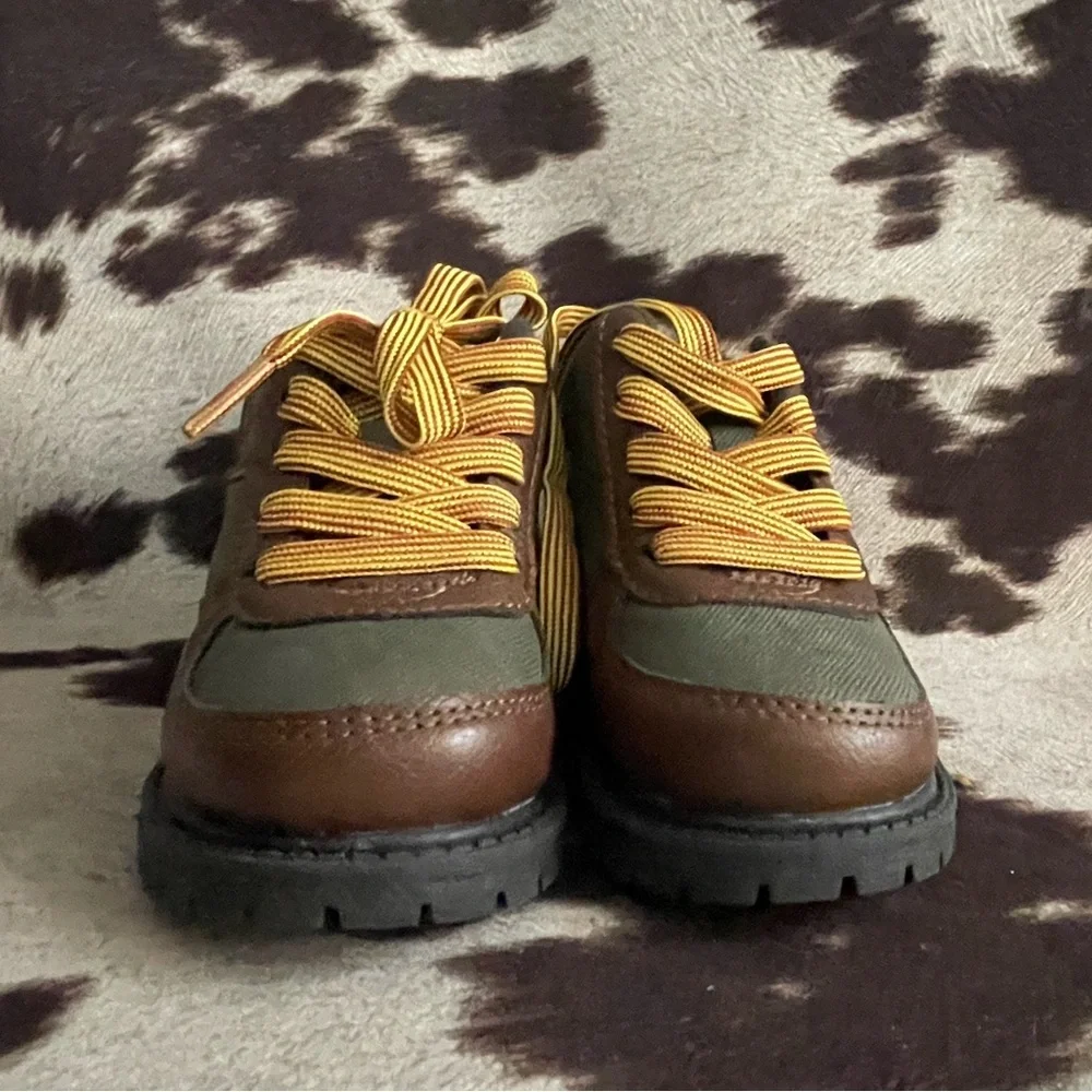 Carter’s brown toddler boys hiking boots 6c